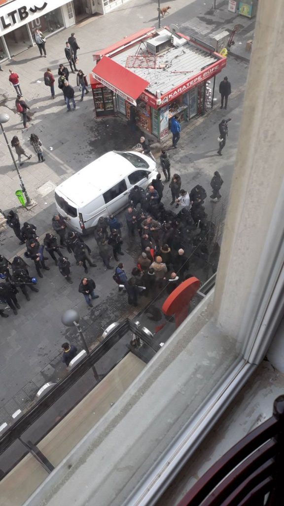 AKP’nin Polisi ABD’nin Bakanını protesto etmeyi engelledi!