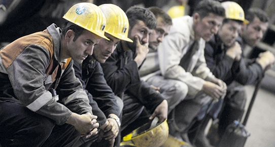 Ara buluyoruz diye işçi hakkı yiyorlar