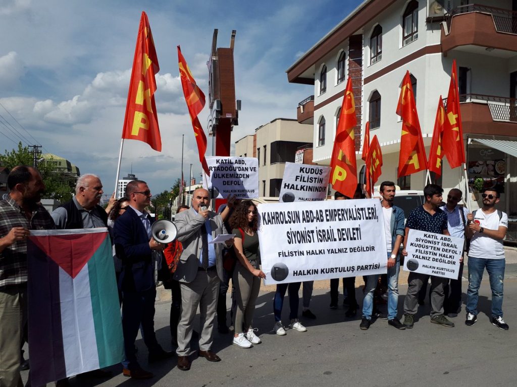 Ankara’da İsrail Büyükelçiliği önünde İsrail’in Filistin Halkına karşı vahşice saldırması sonucu ölen 62 Filistinli için eylem gerçekleştirdik.