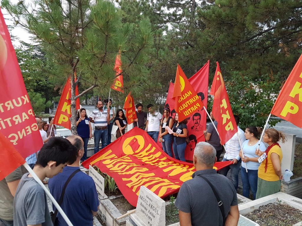 Üç Şehitlerin devrettiği bayrak HKP’nin verdiği Devrimci Mücadelede dalgalanıyor