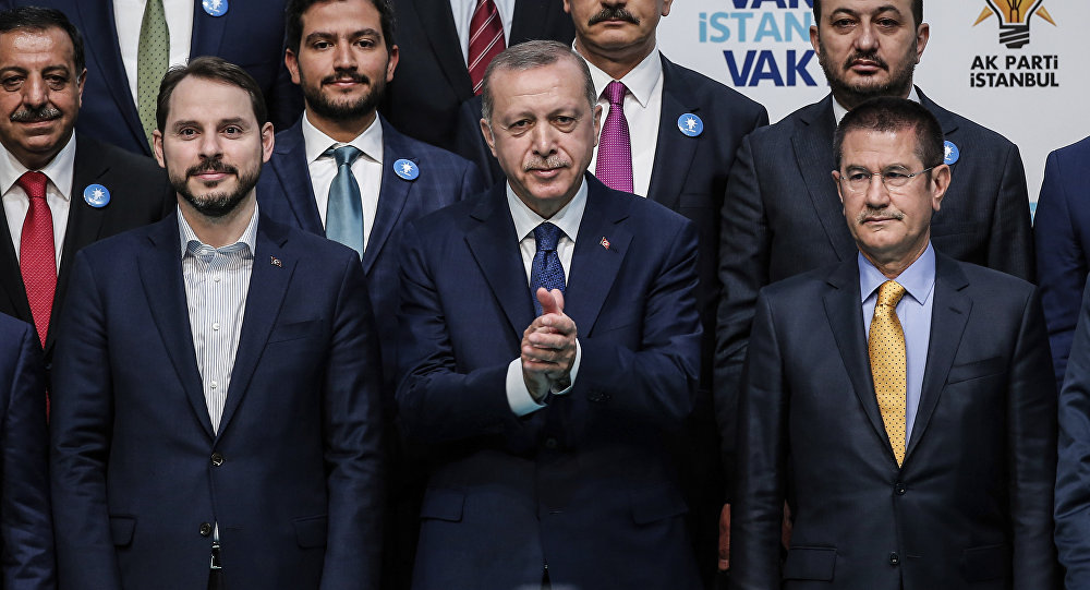 Bu adamlar (Tayyip ve adamları) bizimle-halkımızla kafa buluyor…