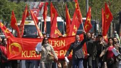 “1 Mayıs’ın Anavatanı Taksim yasaklanamaz” diyen HKP’lilerin duruşması yapıldı