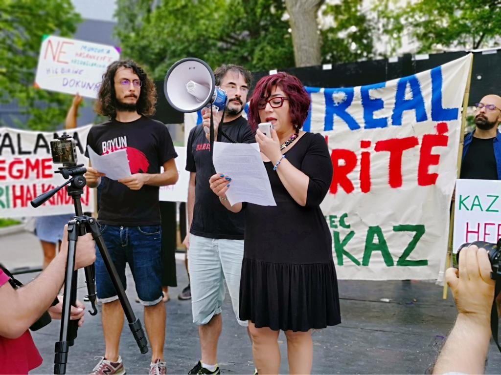 Kaz Dağları’ndaki Doğa Katliamına karşı HKP bayrağı bu kez Kanada’da dalgalandı