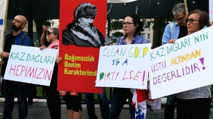 Kaz Dağları’ndaki Doğa Katliamına karşı HKP bayrağı bu kez Kanada’da dalgalandı