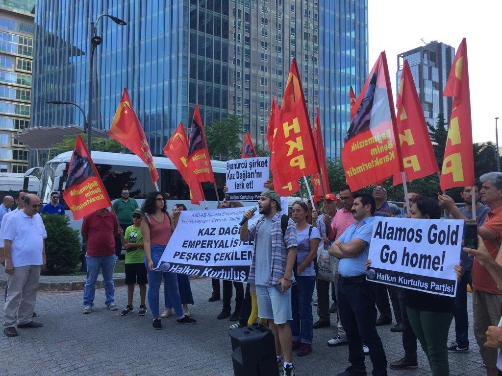HKP’liler bir kez de İstanbul Kanada Konsolosluğu önünde haykırdı:  Kaz Dağları Emperyalistlere ve yerli işbirlikçilerine peşkeş çekilemez!  Kaz Dağları’nı katletmek vatana ihanettir!