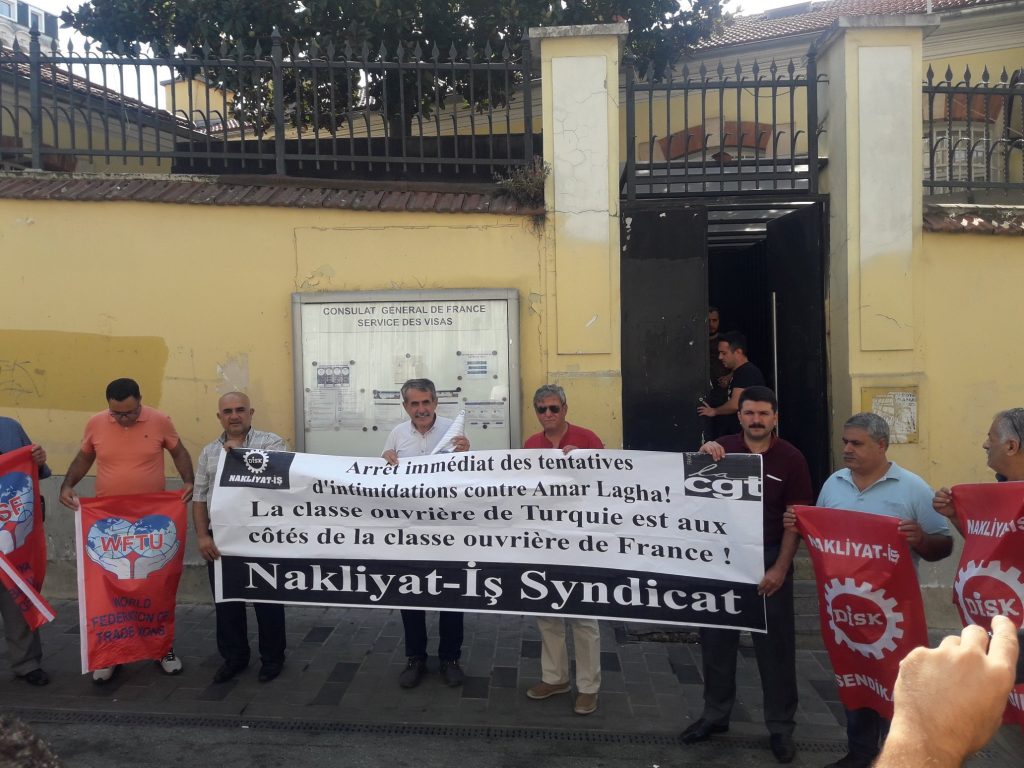 Nakliyat-İş’ten: Fransa Devletinin, Fransız Genel İşçi Konfederasyonu (CGT)’ye bağlı Ticaret ve Hizmet Sendikası Genel Sekreteri Amar Lagha’ya yönelik baskı ve yıldırma politikalarını protesto ediyoruz. CGT ile dayanışma içindeyiz.