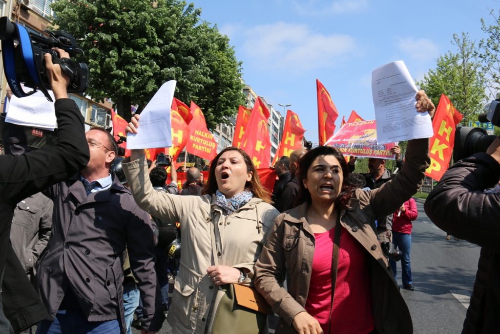 1 Mayıs’ta 1 Mayıs’ın Anavatanına, Taksim’e yürümek isteyen Partililerimize  açılan haksız, hukuksuz davada, tüm üyelerimiz Beraat Etti! Taksim’de 1 Mayıs Engellenemez!