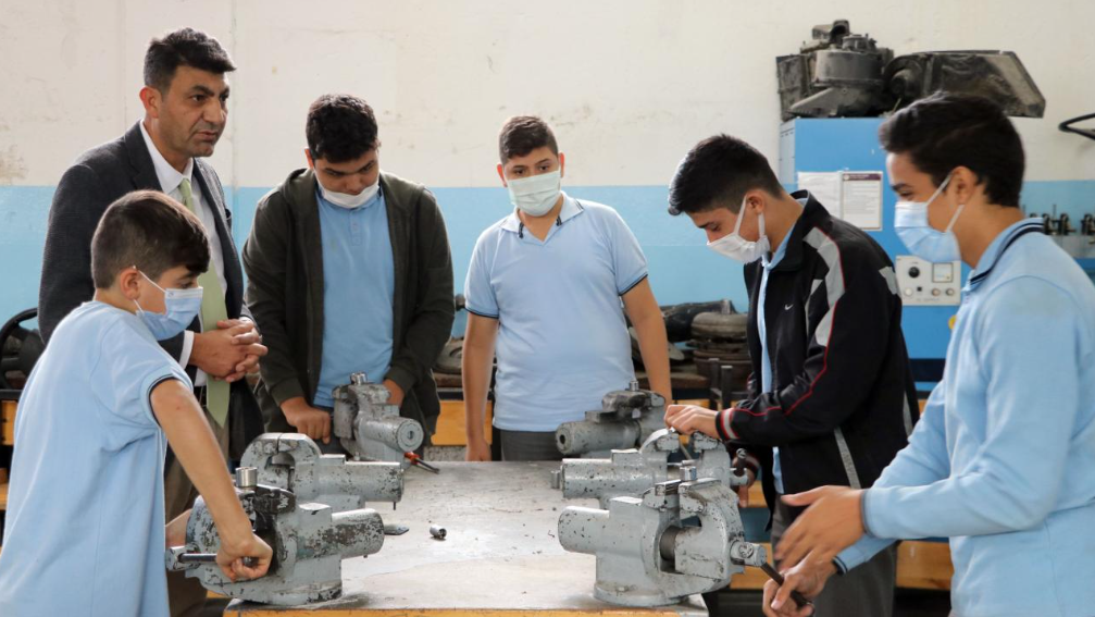 AKP’giller’in Eğitim Bakanlığı Zorunlu Eğitime, YÖK’ü Yüksek Eğitime Saldırıyor!  Bütün Kapılar Orataçağcı Faşist Din Devletine ve Parababalarının Sömürü Düzenine Açılıyor!